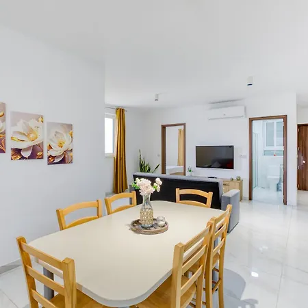 Lägenhet Cosy 3br With Balcony & Sofa Bed In By 360 Estates *