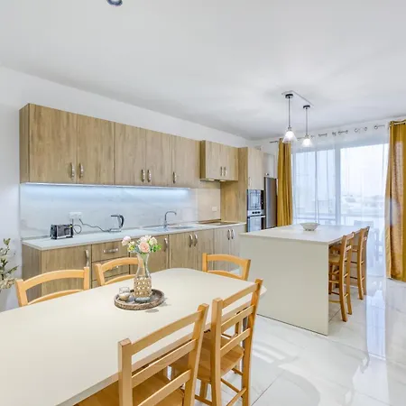 Apartamento Cosy 3br With Balcony & Sofa Bed In By 360 Estates