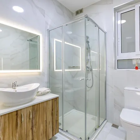 Apartment Cosy 3br With Balcony & Sofa Bed In By 360 Estates *