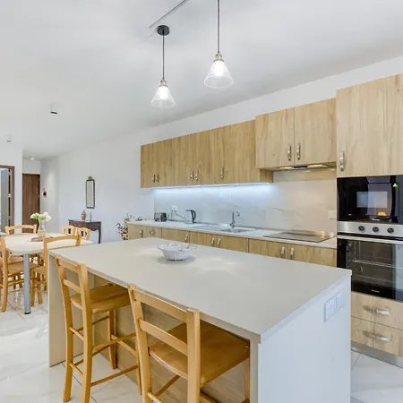 Cosy 3br With Balcony & Sofa Bed In By 360 Estates