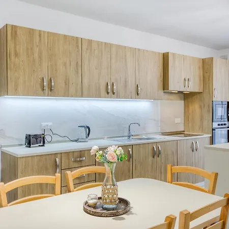 Apartamento Cosy 3br With Balcony & Sofa Bed In By 360 Estates