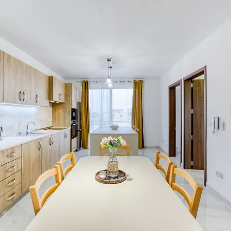 Cosy 3br With Balcony & Sofa Bed In By 360 Estates