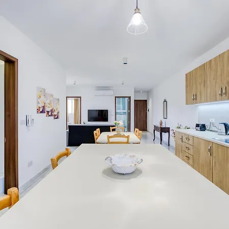 Cosy 3br With Balcony & Sofa Bed In By 360 Estates Apartment