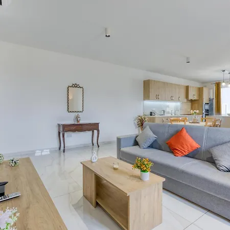 Cosy 3br With Balcony & Sofa Bed In By 360 Estates Apartment